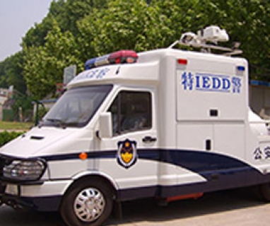 排爆東西車